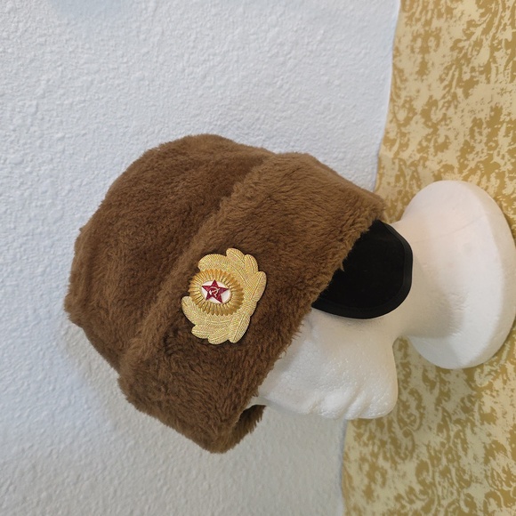 Vinrage Brown Faux Fur Russian Ushanka hat with a Sovie Star Badge - Picture 7 of 8
